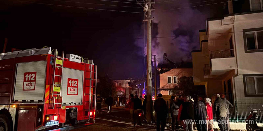 Seydikemer’deki çatı yangını korkuttu