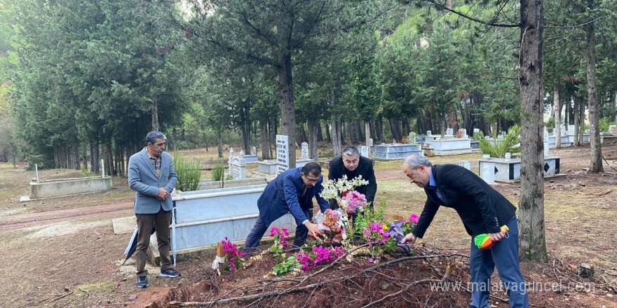 Seydikemerli eğitimciler merhum öğretmen Türk’ü unutmadı