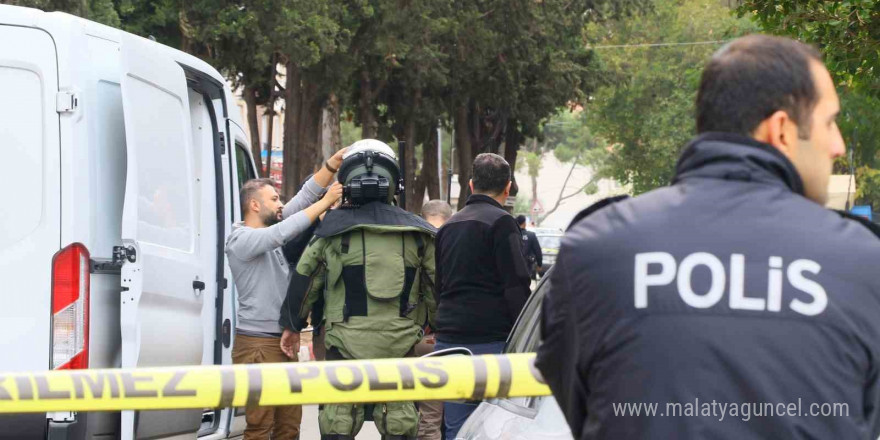 SGK İl Müdürlüğü bahçesinde bıraktığı sırt çantası polisi alarma geçirdi