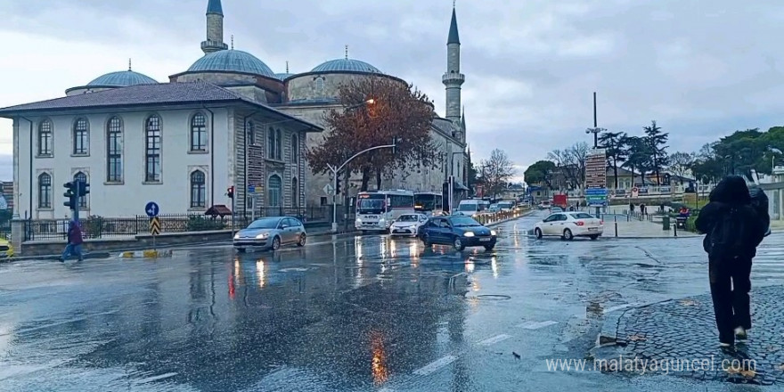 Şiddetli yağmur Edirne’de hayatı olumsuz etkiledi