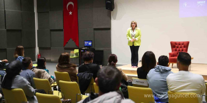 Sihirli Ağaç kitabının yazarı minik okuyucuları ile buluştu