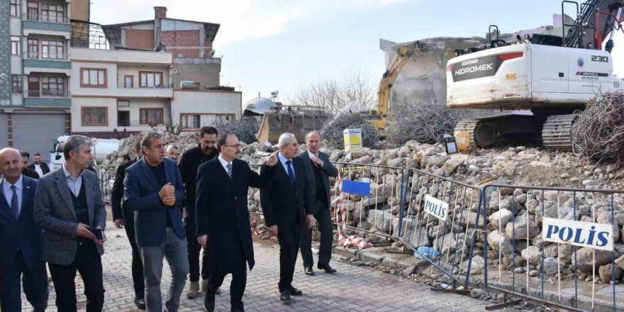 Siirt Valisi Kızılkaya, kentsel dönüşüm çalışmalarını yerinde inceledi