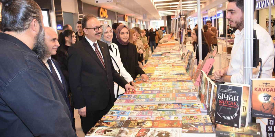 Siirtli vatandaşlardan Vali Kızılkaya’ya kitap fuarı için teşekkür