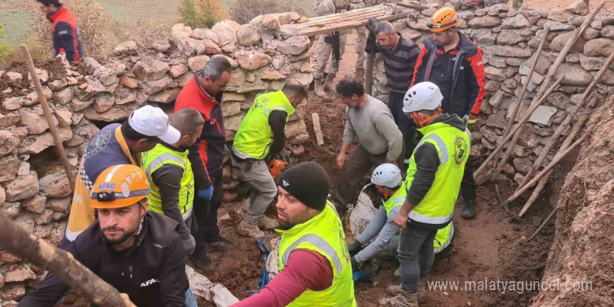 Siirt’te ahırın tavanı çöktü, 3 küçükbaş telef oldu