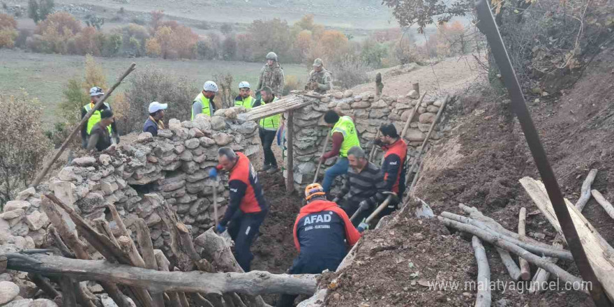 Siirt’te ahırın tavanı çöktü, 3 küçükbaş telef oldu