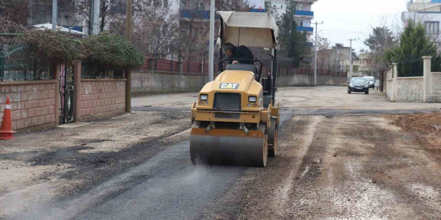 Siirt’te asfalt ve yama çalışmaları sürüyor