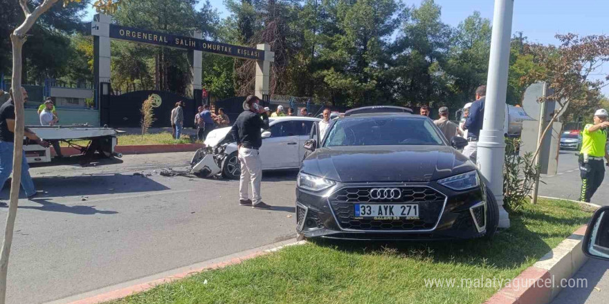 Siirt’te iki otomobil çarpıştı: 4 yaralı