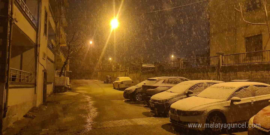 Siirt’te kar yağışı başladı