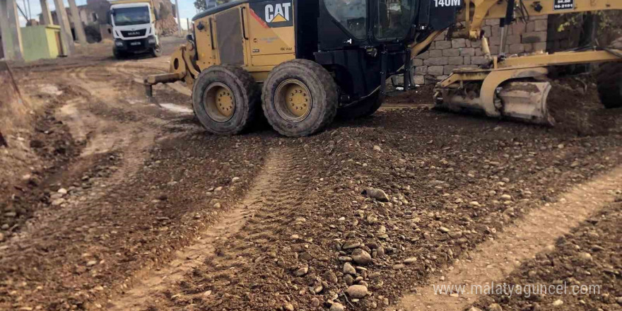 Siirt’te yol yapım çalışmaları devam ediyor