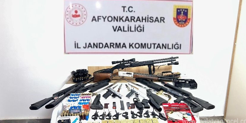 Silah kaçakçısını jandarma yakaladı