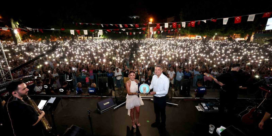 Silifke Festivalinde Melek Mosso rüzgarı esti