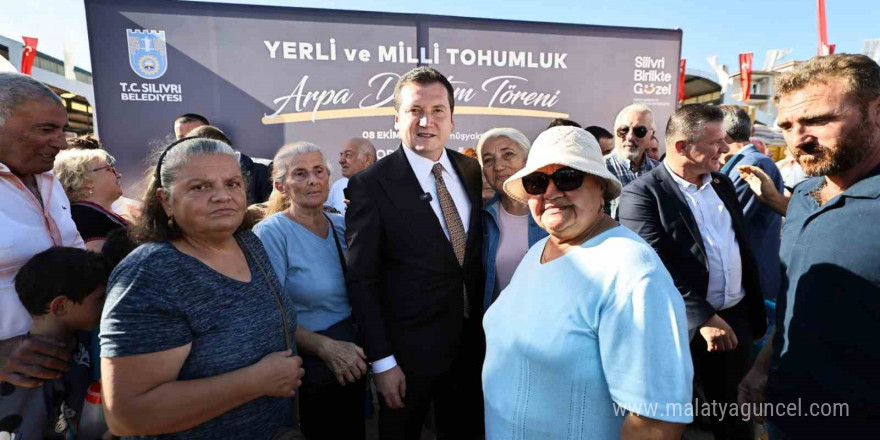 Silivri Belediyesi çiftçilere tohumluk arpa dağıtımı yaptı