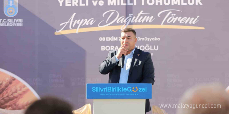 Silivri Belediyesi çiftçilere tohumluk arpa dağıtımı yaptı