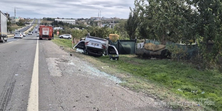 Silivri’de kaza yapan iki otomobil takla attı