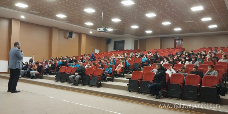 Simav İlçe Müftüsü Hasan Serçe’den öğrencilere seminer