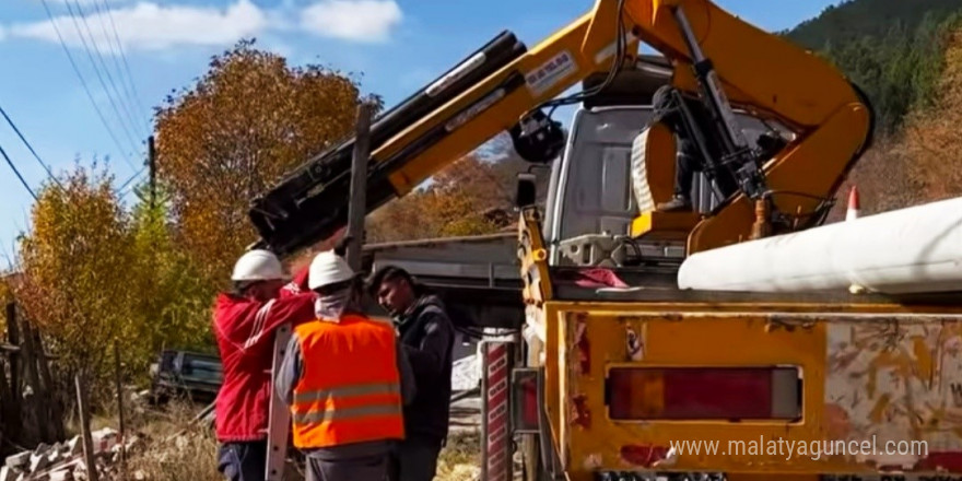 Simav’da 22 köyün elektrik hatları yenileniyor