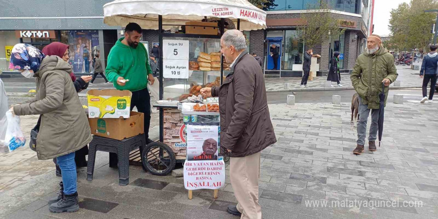 Simitçi, Fethullah Gülen’in ölümünü tatlı dağıtarak kutladı