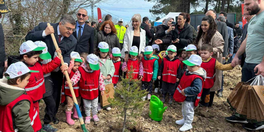 Sinop’ta 300 fidan toprakla buluştu