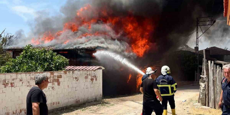 Sinop’ta 6 ev yanarak kullanılamaz hale geldi