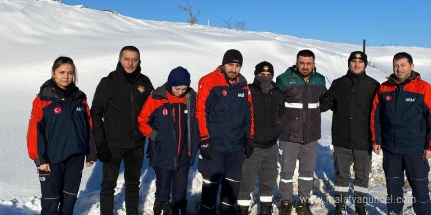 Sinop’ta araçları kara saplanıp mahsur kalan 4 kişi kurtarıldı