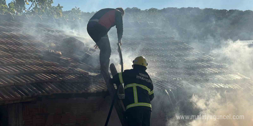 Sinop’ta çakmakla oynayan çocuklar samanlığı yaktı