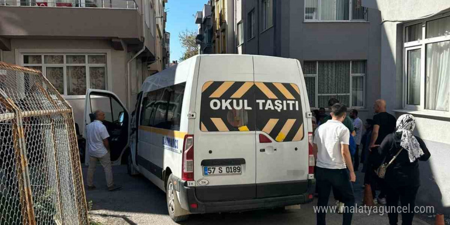 Sinop’ta okul servisi ile otomobil çarpıştı: 7 öğrenci yaralandı