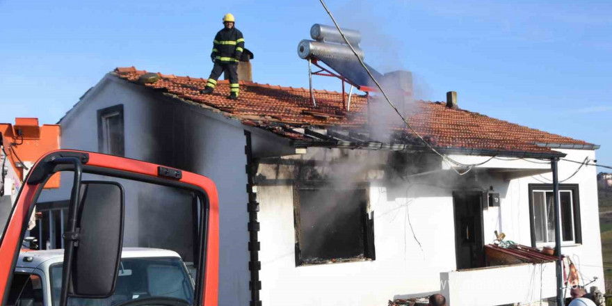 Sinop’ta tüten soba evi yaktı