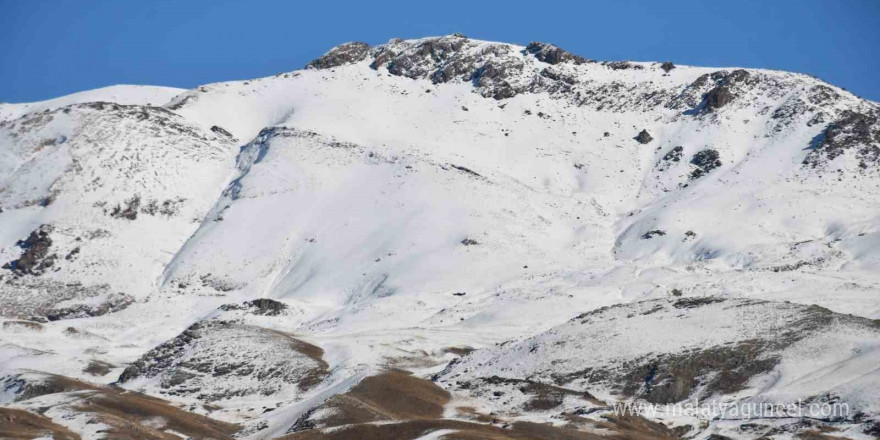 Şırnak dağları beyaz gelinliğini giydi