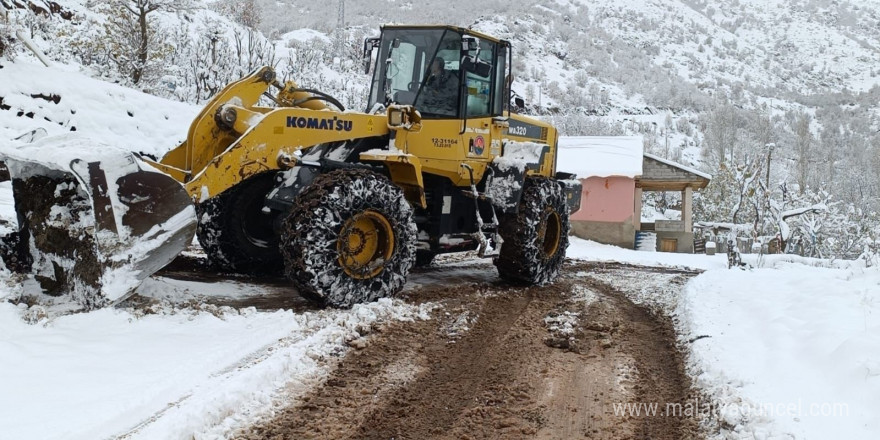 Şırnak’ta kar nedeniyle kapanan yolların bir kısmı ulaşıma açıldı