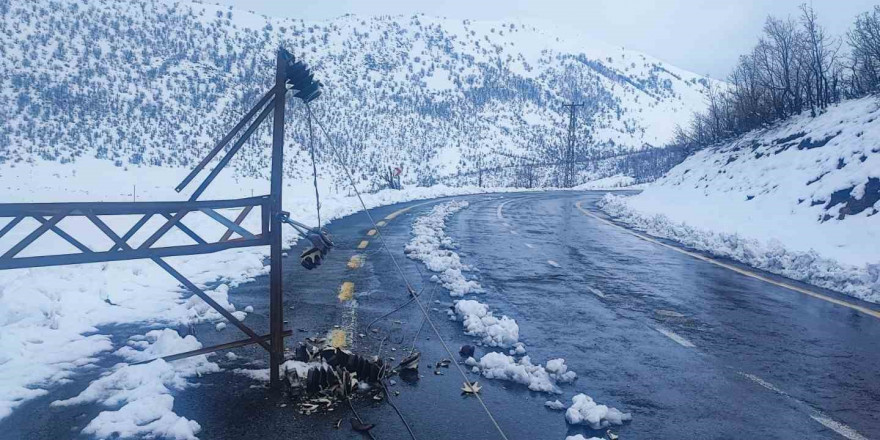 Şırnak’ta olumsuz hava şartlarına rağmen elektrik arızası giderildi