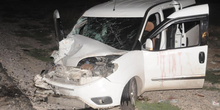 Şırnak’ta tır hafif ticari araçla kafa kafaya çarpıştı: 3 yaralı