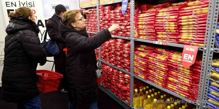 Şişli Belediyesi’nin 'Gezici Kent Market' aracı yola çıktı