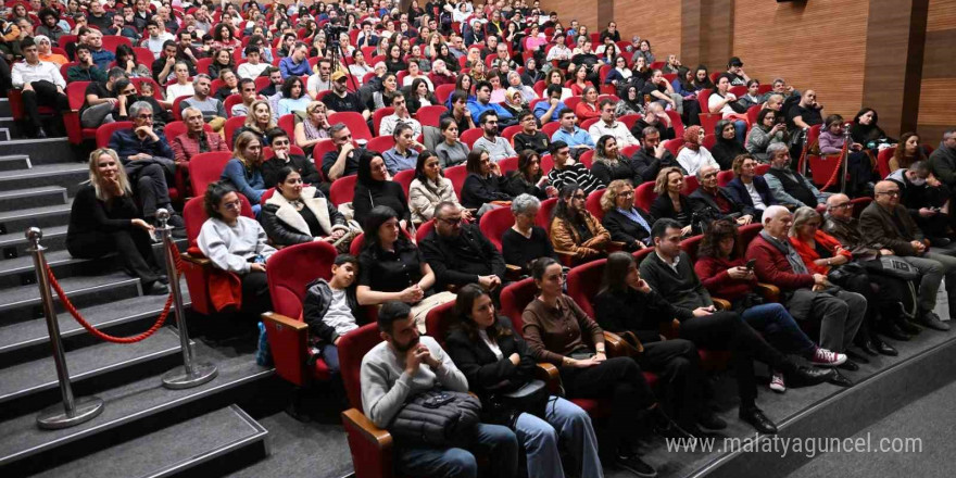 Şişli’de Prof. Dr. İlber Ortaylı, Nazım Hikmet’i anlattı