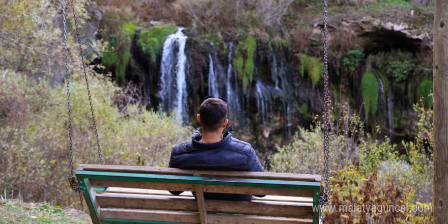 Sivas’ın saklı cenneti Değirmenaltı Şelalesi’nde sonbahar sessizliği