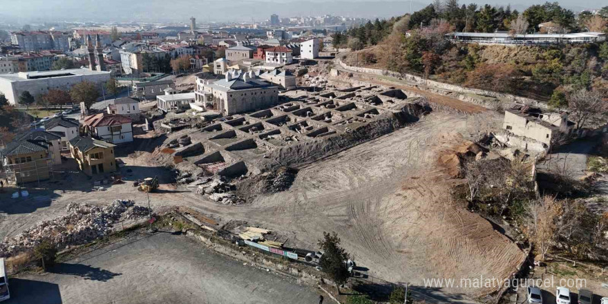 Sivas’ta 2 bin yıllık olduğu tahmin edilen mezar steli bulundu