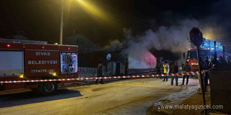 Sivas’ta devrilen elektrikli soba yangına neden oldu