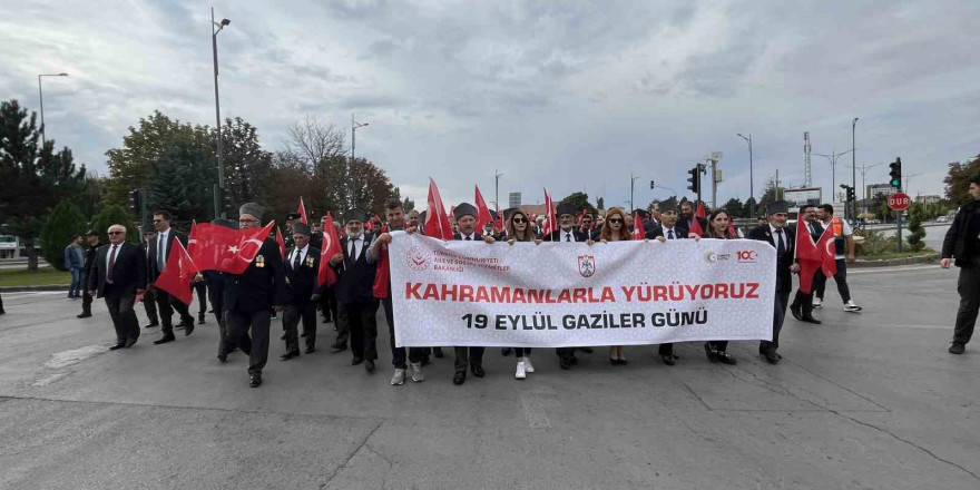 Sivas’ta gazilerin gururlu yürüyüşü