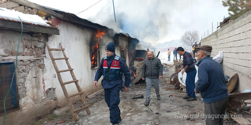 Sivas’ta müstakil evde yangın: 1 yaralı