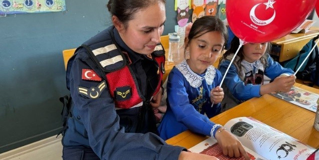 Sivas’ta ’Tim Jandarma’ ile çocuklara güvenlik eğitimi