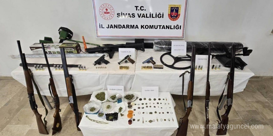 Sivas’ta uyuşturucu tacirlerine jandarma operasyonu: 4 kişi tutuklandı