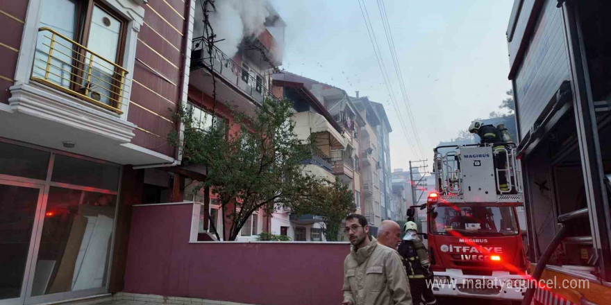 Sobadan çıkan yangında ev alev alev yandı: İtfaiye ekipleri evdeki hayvanları kurtardı