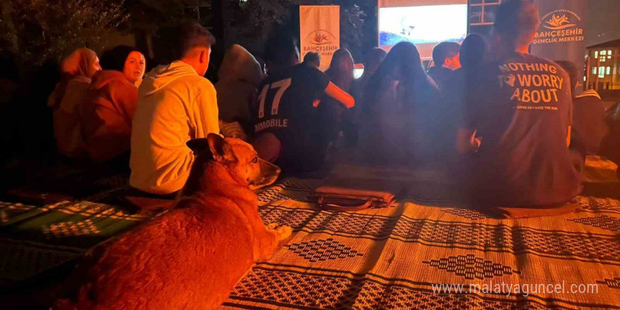 Sonbaharda açık hava sineması etkinliğine ilgi