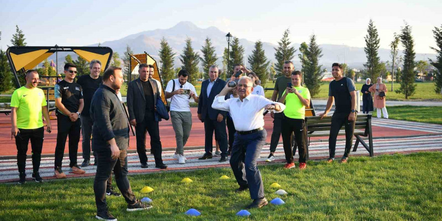 Spor okulları mezunlarını verdi