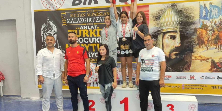 Sporcu Özlem Yanak, Muaythaide birinci oldu