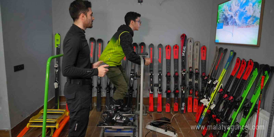 Sporcular 4 mevsim boyunca kayak yarışlarına simülasyonla hazırlanıyor