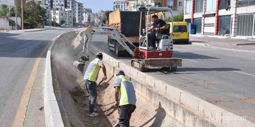 Su taşkını riskine karşı Kepez’de kanallar temizleniyor