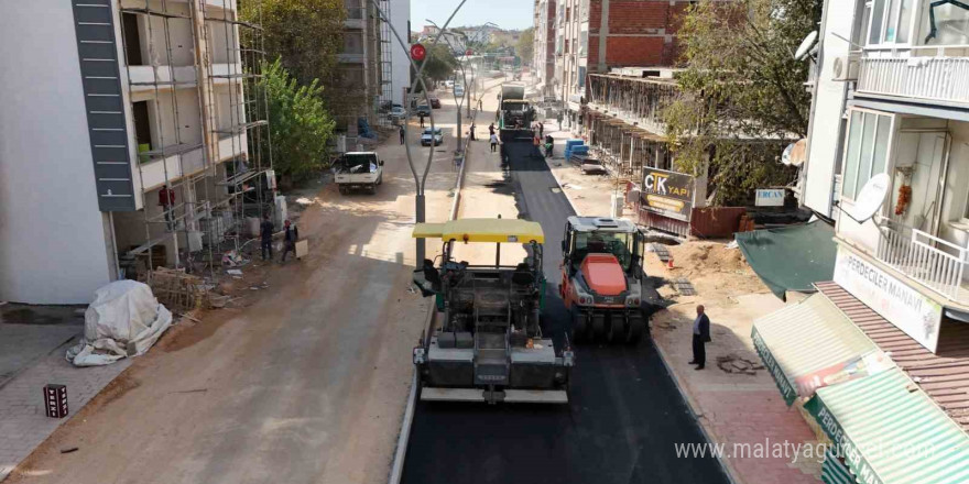 Sultan Fatih Caddesi’nde asfalt serim çalışmaları başladı