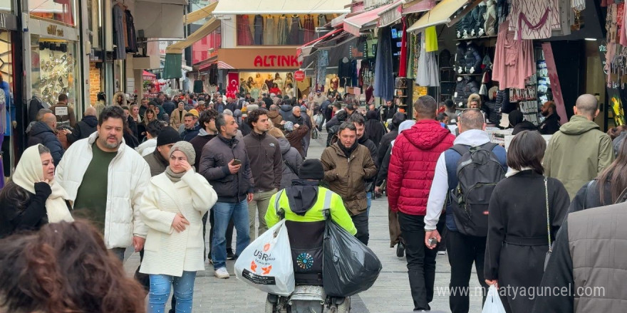 Sultanbeyli’de engelli seyyar satıcı emekli olma hayali ile yaşıyor