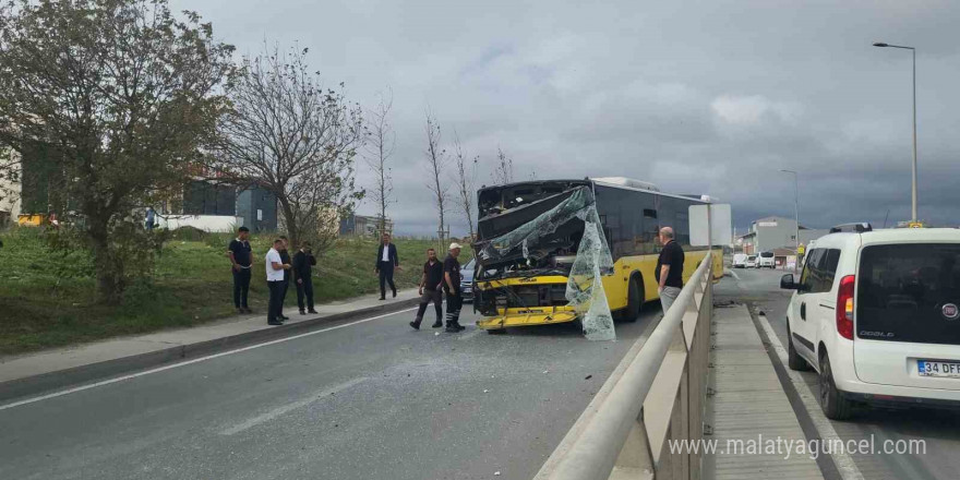 Sultangazi’de 2 İETT otobüsü çarpıştı: 1 çocuk ile 1 kadın yaralandı