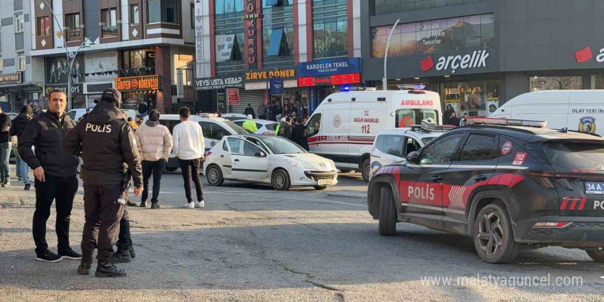 Sultangazi’de polis ekipleri tarafından durdurulan şüpheli araçtan kadın cesedi çıktı. İlk bilgilere göre, Eyüpsultan’da öldürüldüğü değerlendirilen kadının ormanlık alana veya göle atılmak üzere taşındığı ihtimali üzeri...